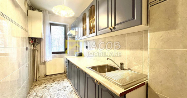 Apartament 3 camere decomandate, etaj 1, str. Narciselor 15,