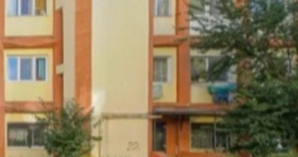 Vand camera cu baie,in Bloc de Apartamente,Tractorul,25000 euro