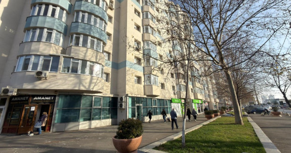 Metrou Aparatorii Patrie 3 cam bloc 1985 et 2