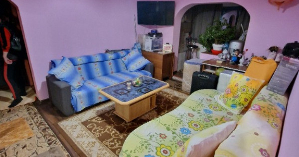 Proprietar apartament cu 2 camere etaj 1 periferie