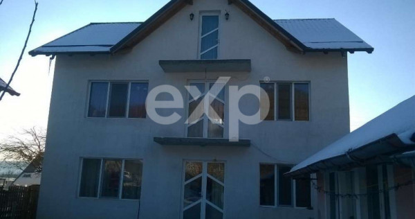 Casă spațioasă cu teren de 2.500 mp &icirc;n Valea Mărului