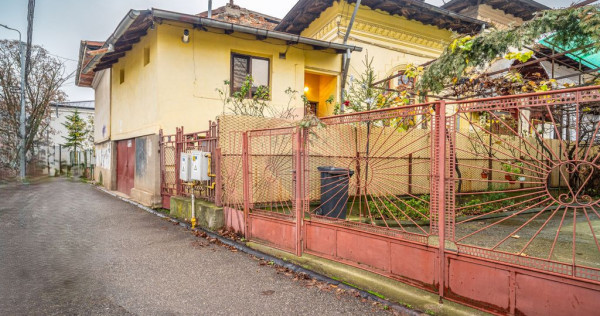 Casa ultracentrală cu 2 camere de vanzare in Ploiesti