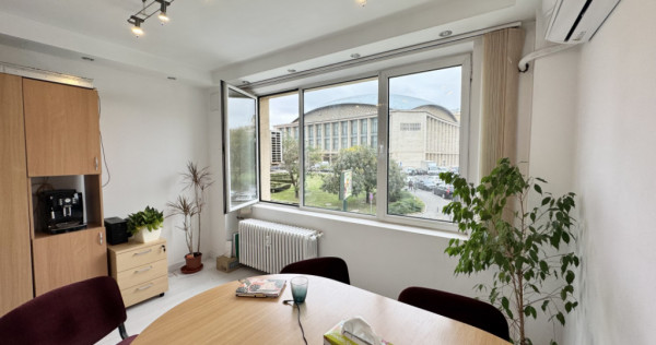 Spatiu ultracentral Sala Palatului pretabil Birouri-Cabinet