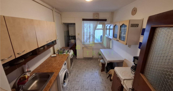 Apartament 4 camere decomandat etajul 1 Racadau