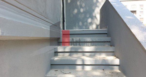 URGENT!, PARTER DE VILA CU INTRARE SEPARATA, comercial/bi...