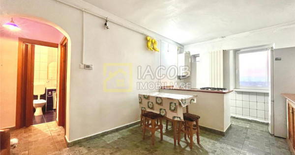 Apartament decomandat, 2 camere, etaj 3, str. Milcov , Bacau