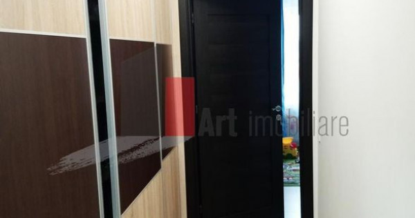 V&acirc;nzare apartament 3 camere cu centrală Apărătorii Pa...