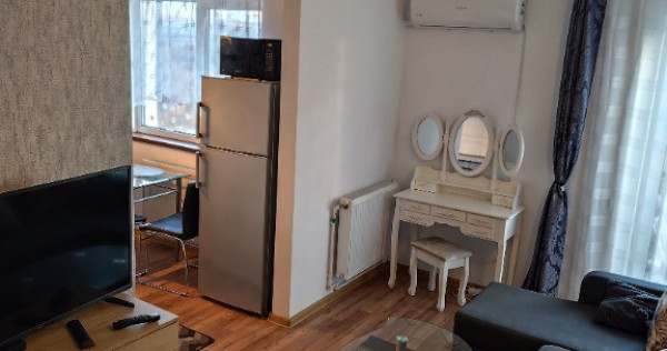 &Icirc;nchiriez urgent apartament 2 camere in zona &icirc;ntre lacuri.