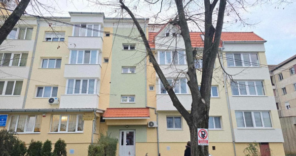 Apartament 4 cam. de vanzare Sanmartin, bloc nou reabilitat