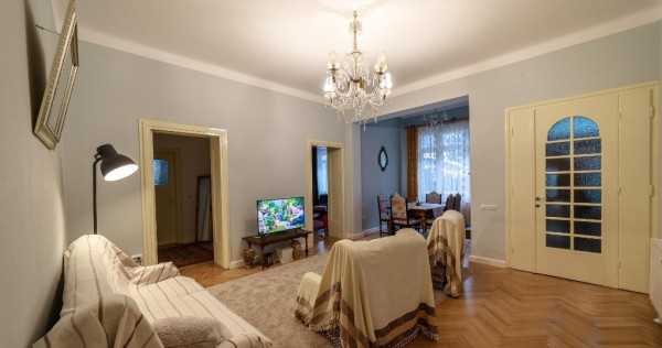 Apartament cu 4 camere, suprafata de 135 mp, garaj si beci i