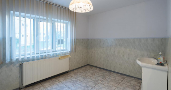 FILM! Targu Secuiesc,2 camere,partial renovat,recomandat:loc