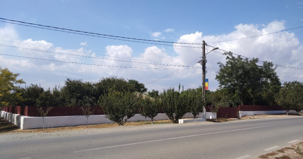 Teren si casa mobilata, utilata, cu vad stradal excelent! Tortoman