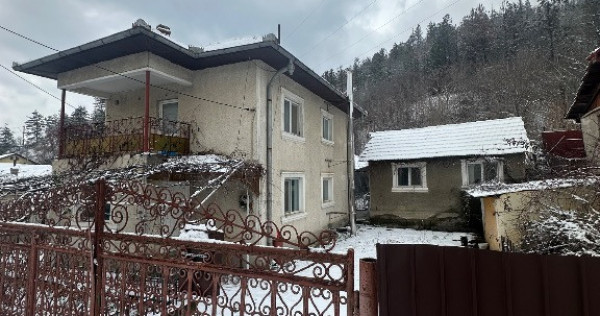 Casă spațioasă &icirc;n Gura Văii &ndash; la doar 10 km de Drobeta Turnu Severin