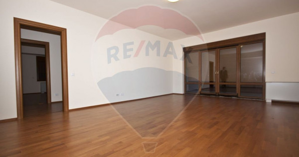 INCHIRIERE Apartament cu 3 camere in zona Aviatiei