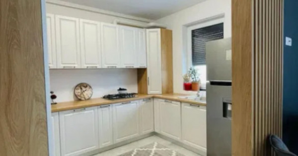 Apartament 3 camere, decomandat - zona Tractorul