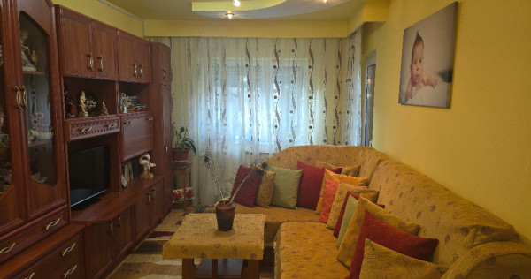 Vand apartament de 4 camere decomandat in Deva, etaj 2, zona Bejan,