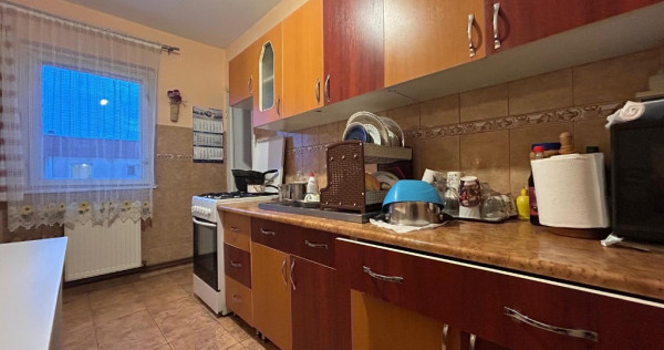 Apartament 4 camere, decomandat, balcon, zona Gemenii!