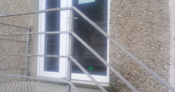 Apartament cu intrare stradala