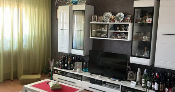 Apartament 2 camere, decomandat - zona Tractorul