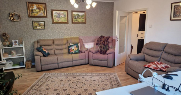 Apartament 3 camere de vanzare