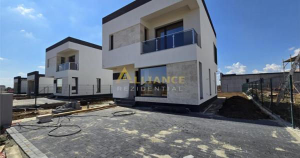 Rate la dezvoltator- 4 camere - 3 bai - apa curenta