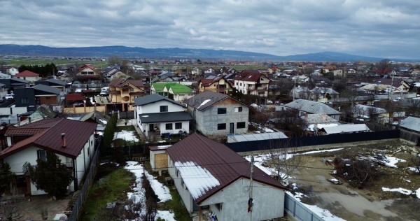 Casă cu 4 camere de v&acirc;nzare