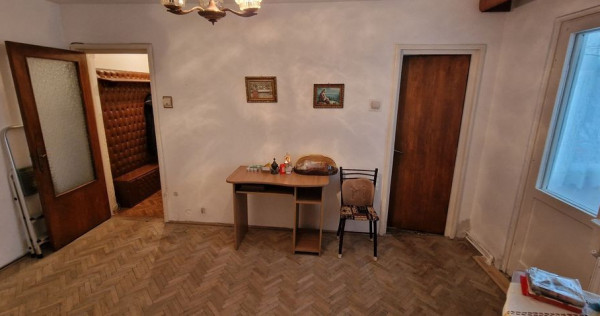 Apartament cu 3 camere, etaj 1, zona Salvare