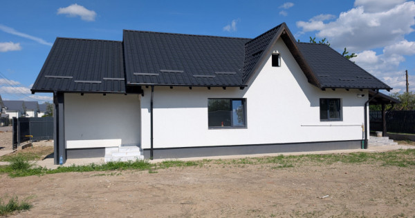 Casa Lilieci 3 dormitoare 2 băi, terasa + beci, canalizare
