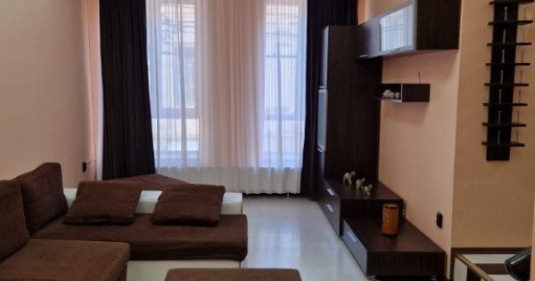De &icirc;nchiriat apartament zona centru 400 EURO