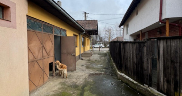Casă 250 mp &icirc;n Tăuții Măgherăuș, 6 camere, garaj dubl