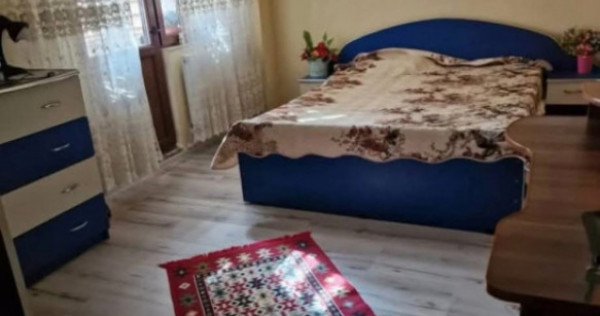 Apartament 4 camere decomandat, orasul Mizil, zona Centrala