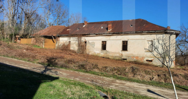 Casa de vanzare, necesita revonare, 200 mp+10.000 mp teren -