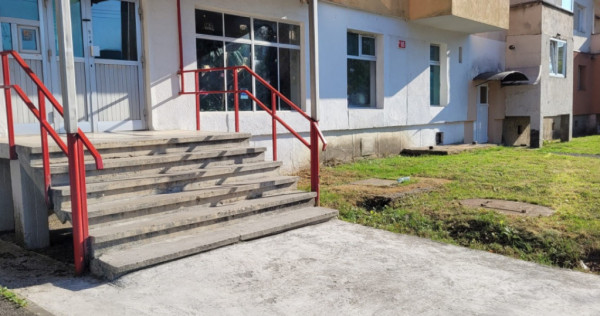 Spațiu comercial, 119 mp, vitrină stradală, zona Hotvon