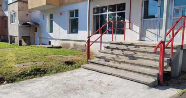 Spațiu comercial, 119 mp, vitrină stradală, zona Hotvon