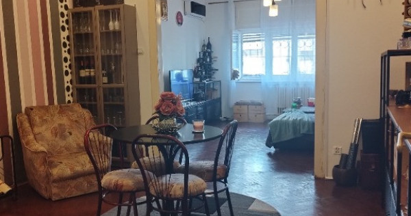 Vand apartament 3 camere Piata Victoriei