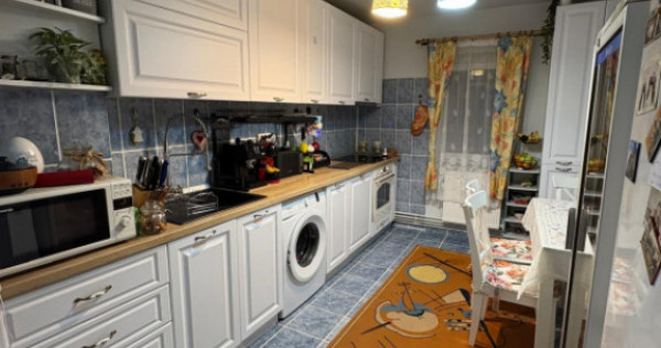 Apartament 3 camere, 67 mp, zona Hotvon