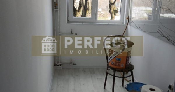 COMPLET RENOVAT!!! 2 camere VEST ETAJUL 1 pret 61500 euro!!!