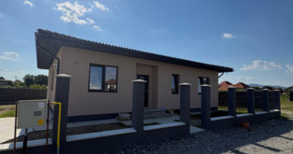 Casă modernă pe un singur nivel | 110 mp utili | &Icirc;ncălzi