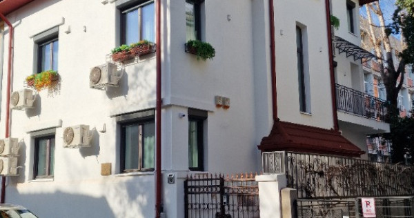 Inchiriere Duplex 5 camere ( Parter + Demisol ) in vila Piata Romana