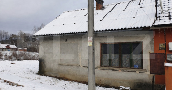 Casa cu teren de vanzare in Uriu
