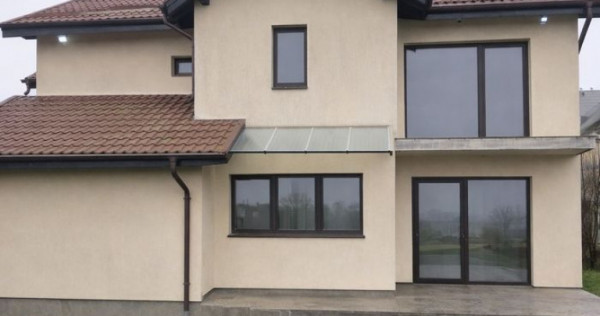 Casa 5 Camere in Stupini