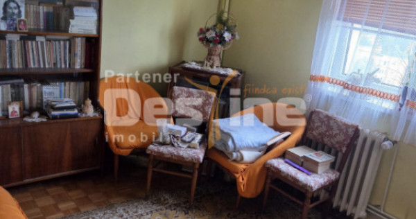 Apartament cu 2 camere, etaj intermediar, lift, bloc izolat