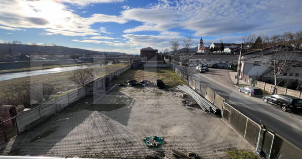 Teren 700 mp &ndash; ideal pentru dezvoltare afacere sau investi