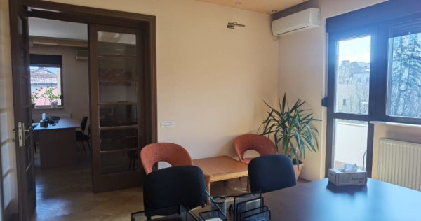 Cașin, Apartament 5 camere, renovat recent, vilă