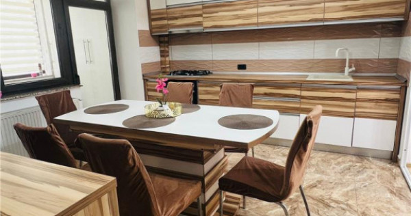 Apartament 3 camere decomandat, mobilat, utilat modern, zon