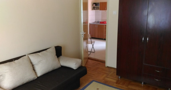 Ocazie v&acirc;nd apartament 2 camere decomandat