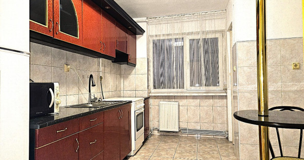 Apartament 3 camere de inchiriat zona Centrala - Boul Rosu Arad