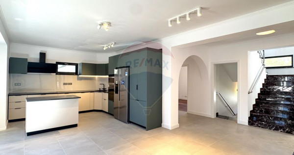 Vila individuala, 7 camere, 2 garaje, curte - Pipera, Cor...