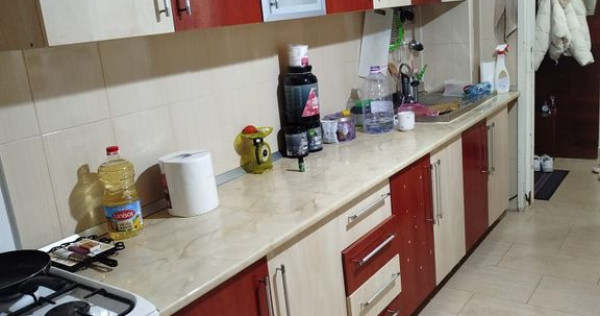 Apartament 3 camere de v&acirc;nzare &ndash; Piața Centrală, etaj 3