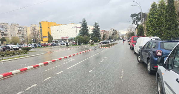 Vand 3 spatii comerciale in Deva zona foarte buna.